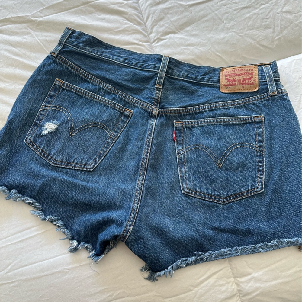 Levi's Dark Blue Women's Jean Shorts, size 32